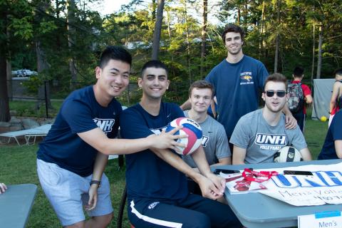 UNH mens club volleyball team